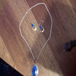 Sleek Silver Necklace with Blue Accents